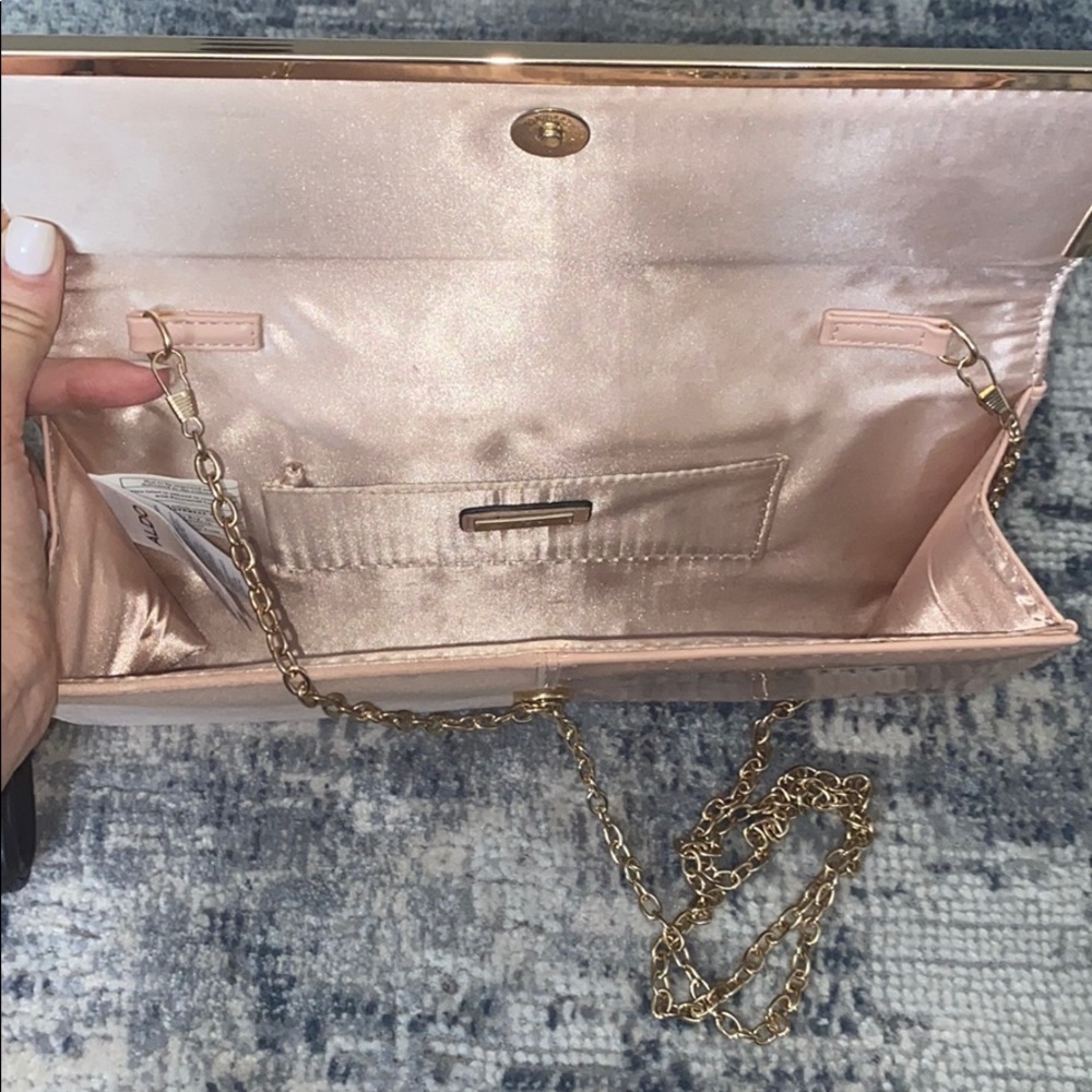 Pink clutch. - Picture 3 of 3